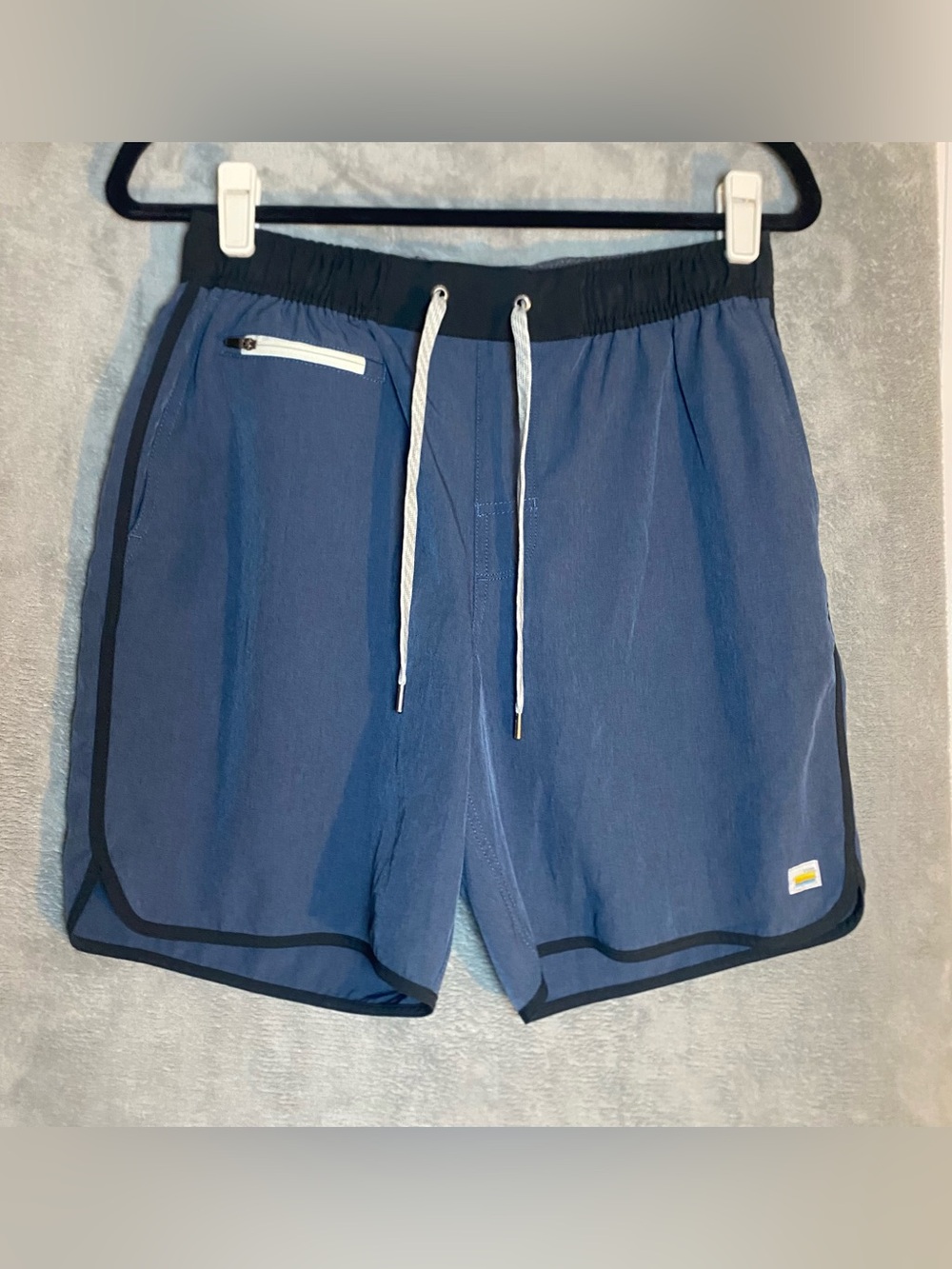 Vuori Blue Athletic Drawstring Shorts with Black Trim #V330 size Medium Atheltic